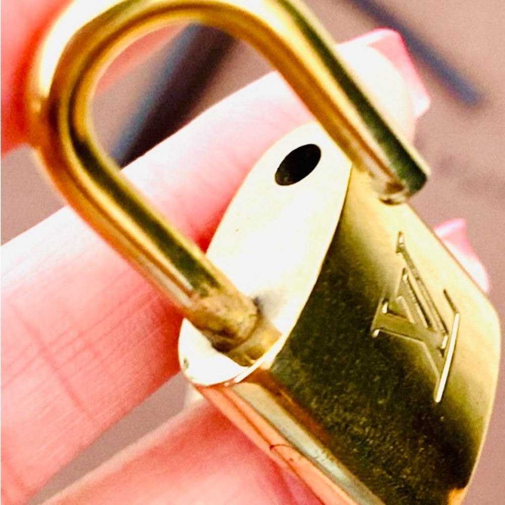 300 LV Lock & Key